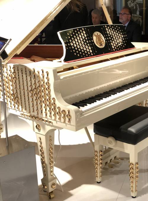 Steinway & Sons - Frizzante O180 Ivory limited edition - designed by Marika Tardio - side pixel view 5